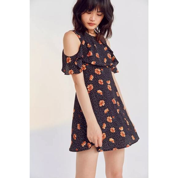 UO Small Kimchi Blue Lynn Empire Waist Ruffle Sleeve Dress - Picture 1 of 11